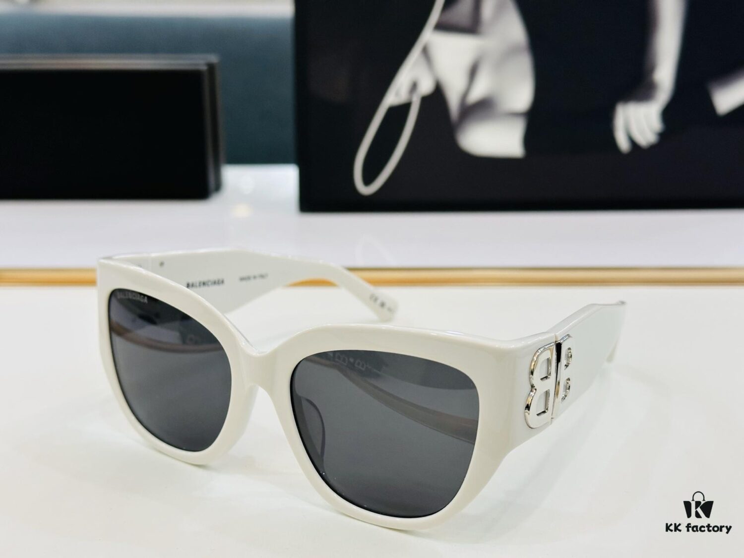BALENCIAGA BB0323SK Size 55□19-125, Unique and Stylish Design, Highly Versatile Sunglasses
