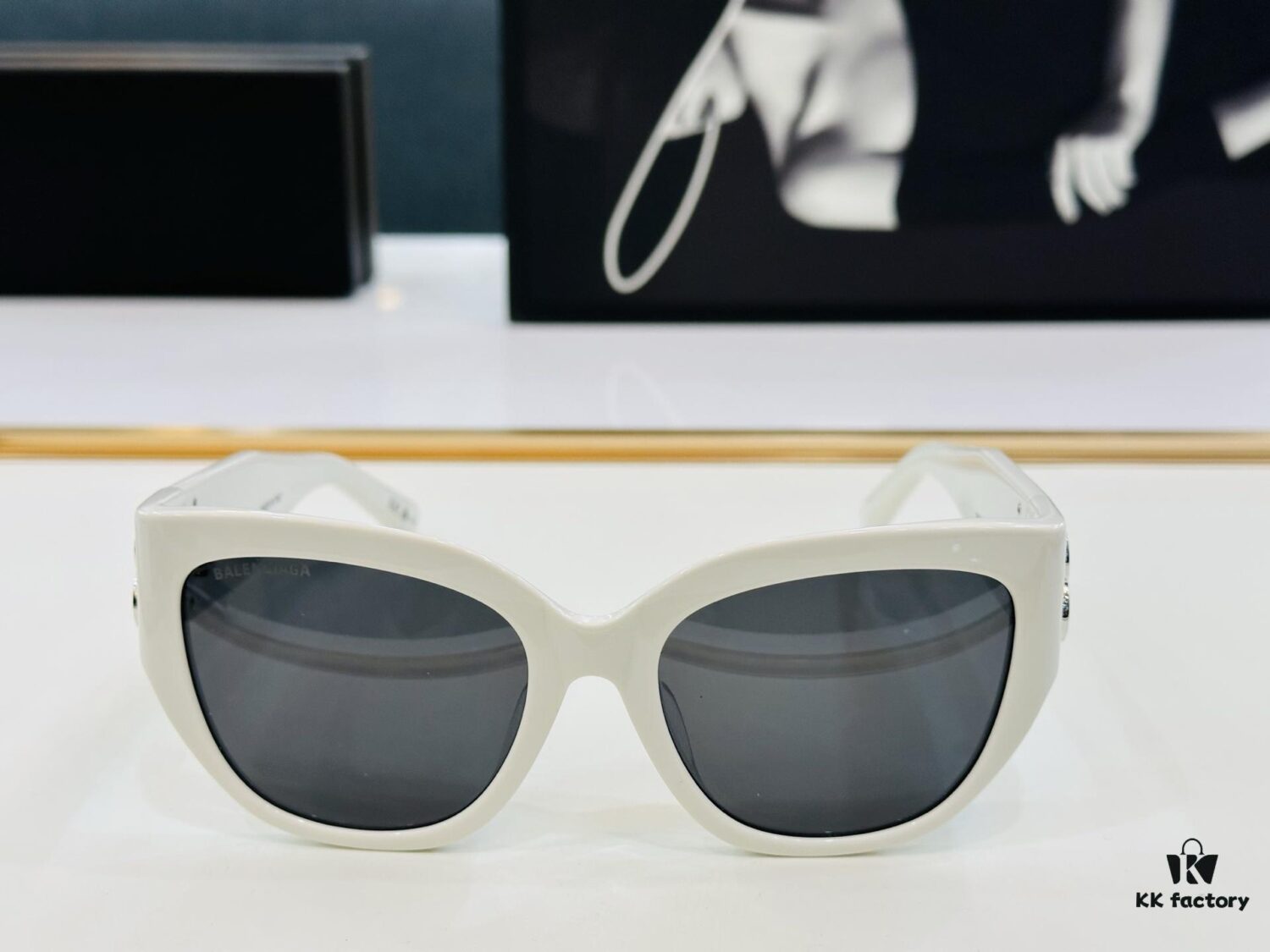 BALENCIAGA BB0323SK Size 55□19-125, Unique and Stylish Design, Highly Versatile Sunglasses