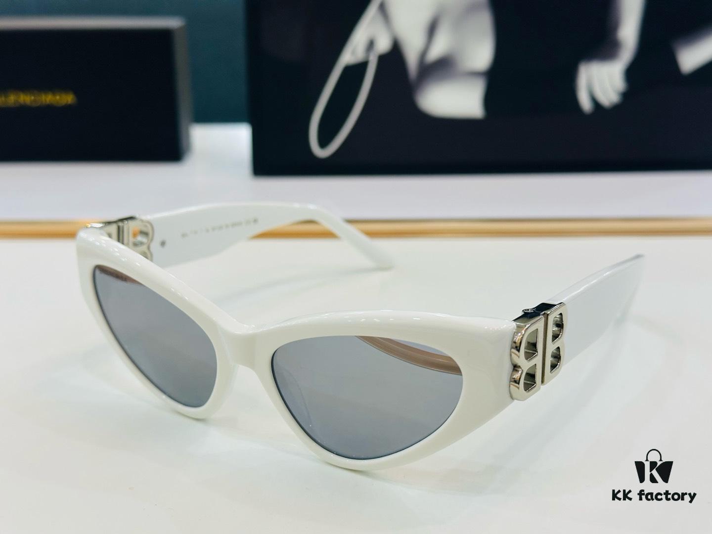 BALENCIAGA Balenciaga BB03130 Size: 54×17-135 Unique Design That Wins You Over at First Sight, Extremely Versatile and Stylish, Premium Quality Sunglasses