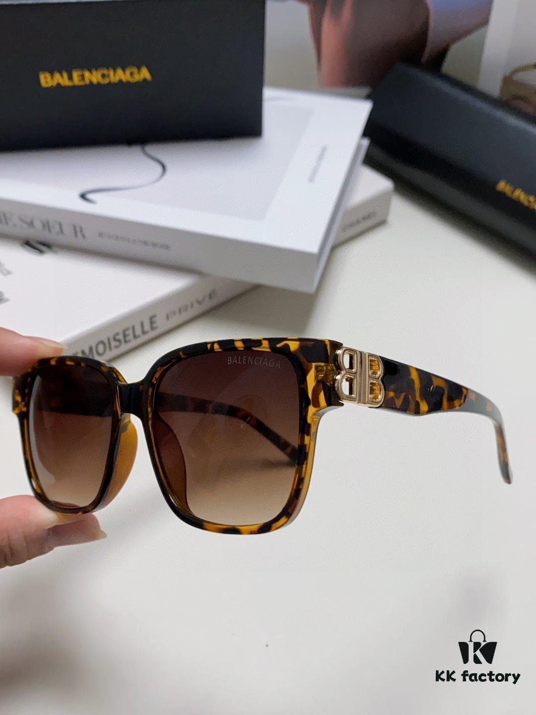 BALENCIAGA Square Retro Sunglasses with Gold BB Logo and Folding Hinge