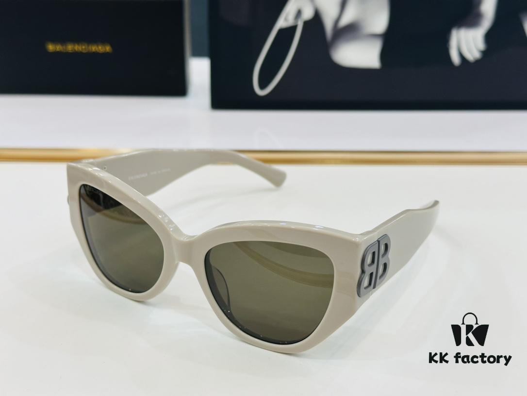 BALENCIAGA Balenciaga BB0322SK Size: 55□19-135, Unique and Stylish Design That Wins You Over at First Sight, Extremely Versatile, Fashionable and High-Quality Sunglasses