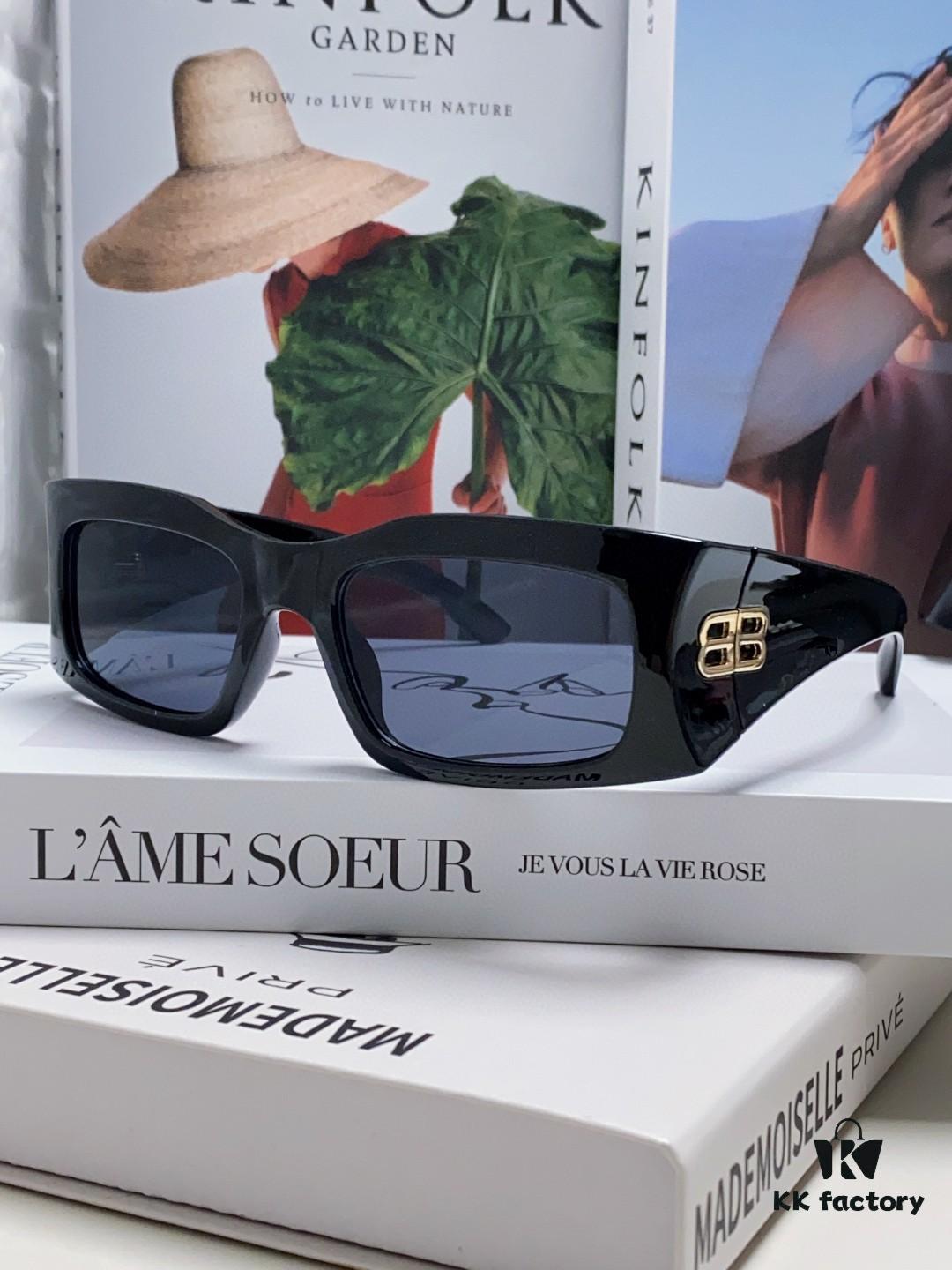 Balenciaga Black Square Frame BB Logo Sunglasses for Women, Stylish and Slimming UV-Protective Sun Glasses, Trendy Must-Have Fashion Accessory