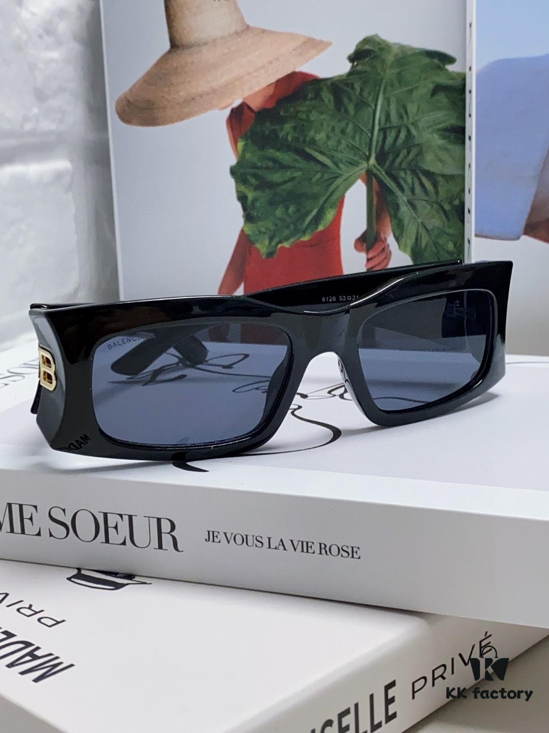 Balenciaga Black Square Frame BB Logo Sunglasses for Women, Stylish and Slimming UV-Protective Sun Glasses, Trendy Must-Have Fashion Accessory