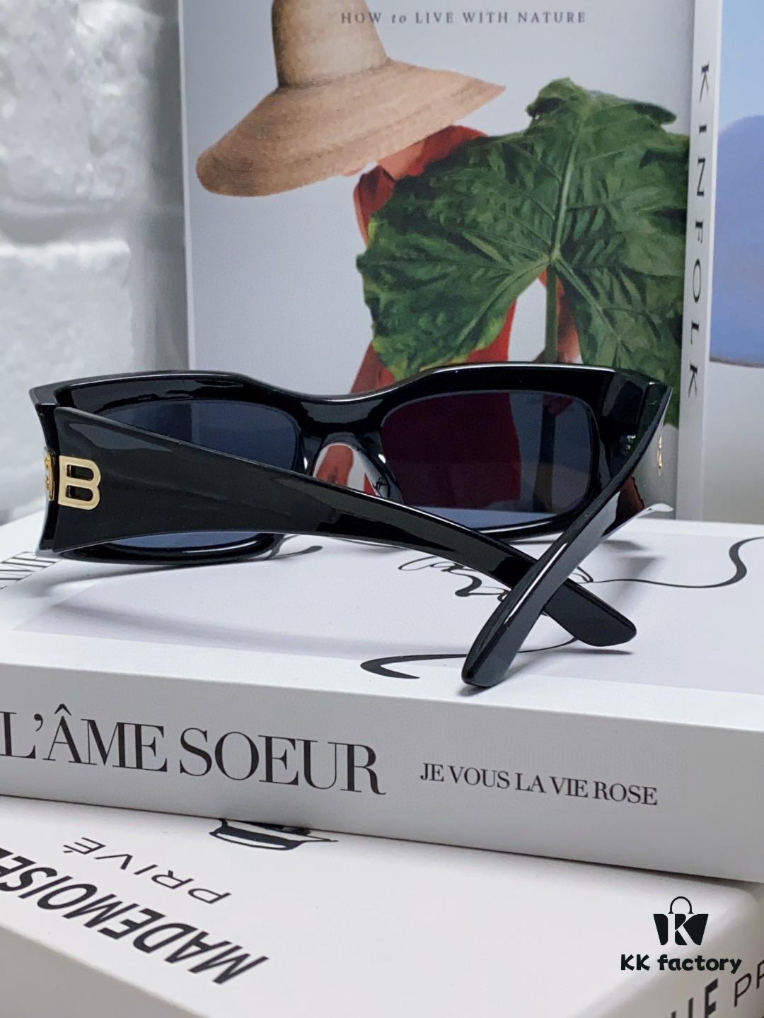 Balenciaga Black Square Frame BB Logo Sunglasses for Women, Stylish and Slimming UV-Protective Sun Glasses, Trendy Must-Have Fashion Accessory