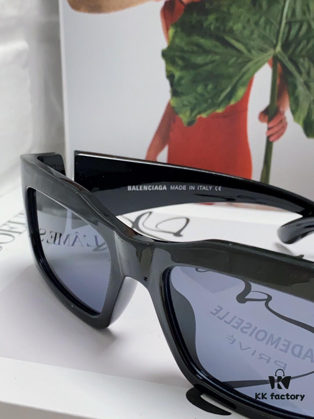 Balenciaga Black Square Frame BB Logo Sunglasses for Women, Stylish and Slimming UV-Protective Sun Glasses, Trendy Must-Have Fashion Accessory