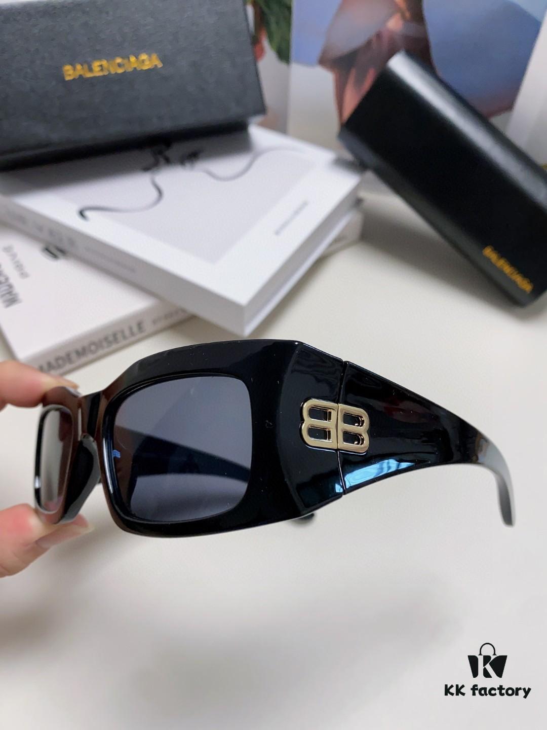 Balenciaga Black Square Frame BB Logo Sunglasses for Women, Stylish and Slimming UV-Protective Sun Glasses, Trendy Must-Have Fashion Accessory