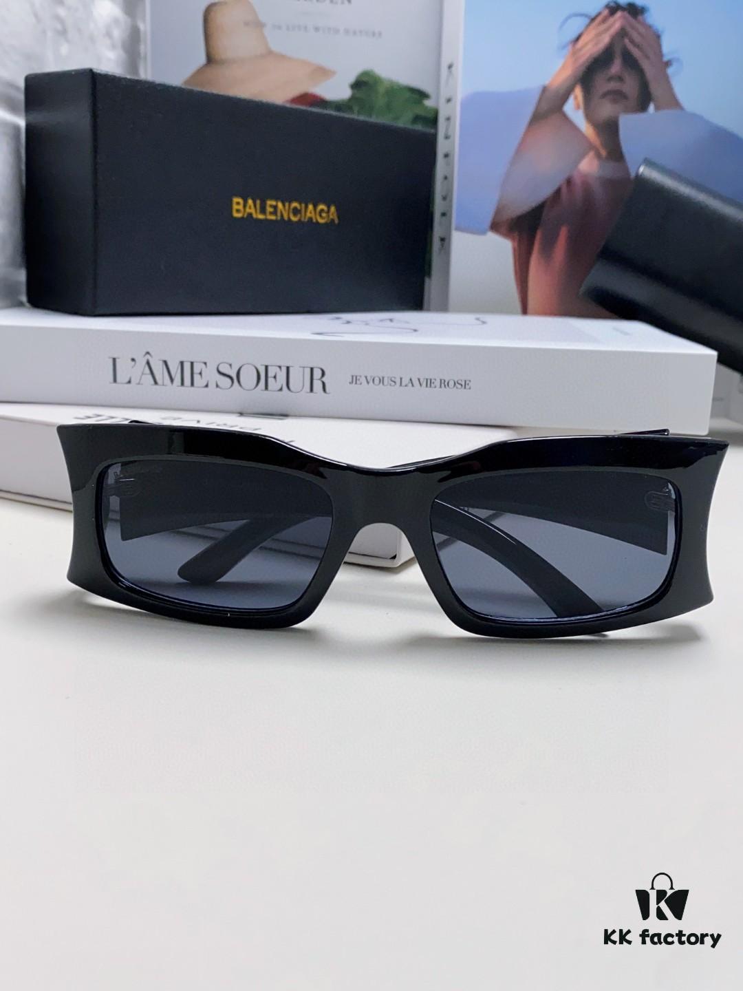 Balenciaga Black Square Frame BB Logo Sunglasses for Women, Stylish and Slimming UV-Protective Sun Glasses, Trendy Must-Have Fashion Accessory