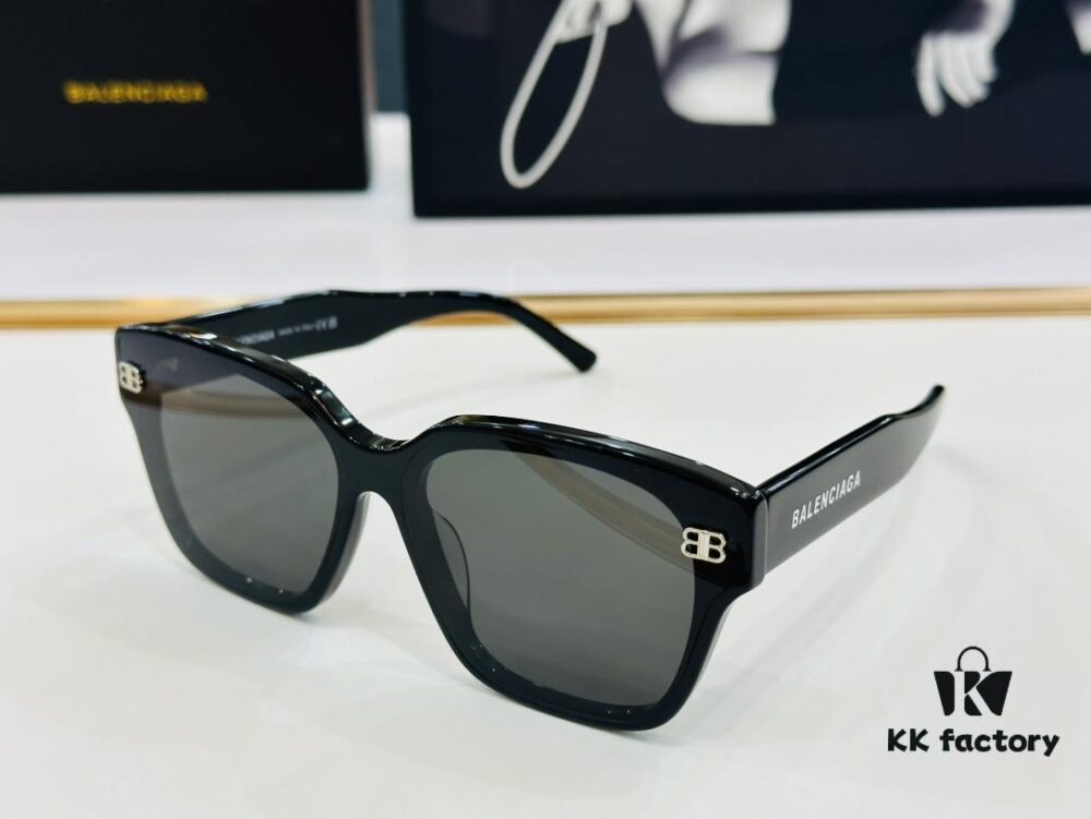 BALENCIAGA Balenciaga Latest Unique Design That Captivates at First Sight BB0389S Size: 65□13-145