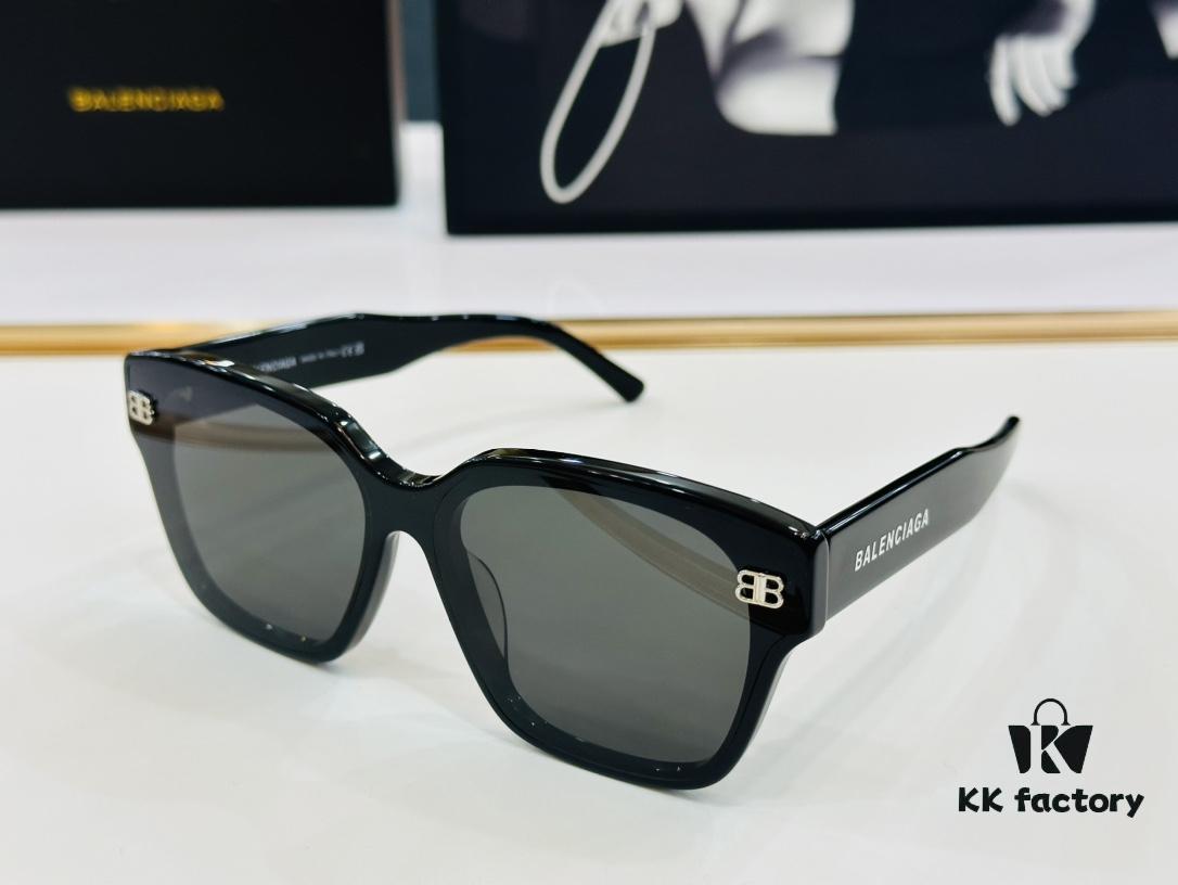 BALENCIAGA Balenciaga Latest Unique Design That Captivates at First Sight BB0389S Size: 65□13-145