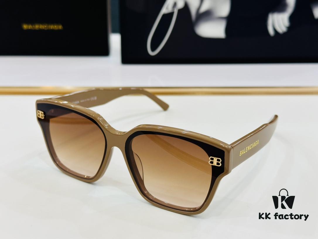 BALENCIAGA Balenciaga Latest Unique Design That Captivates at First Sight BB0389S Size: 65□13-145