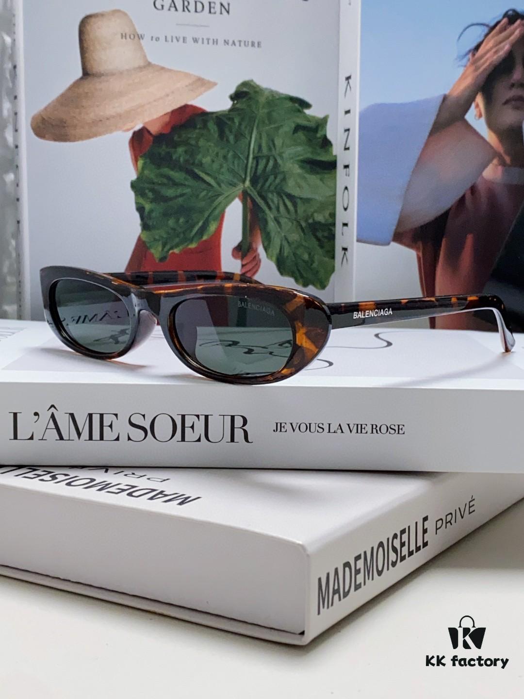 Balenciaga Retro Small Oval Sunglasses for Men and Women, Minimalist Fashion Narrow Frame Sunglasses, Stylish and Face-Framing UV Protection Eyewear