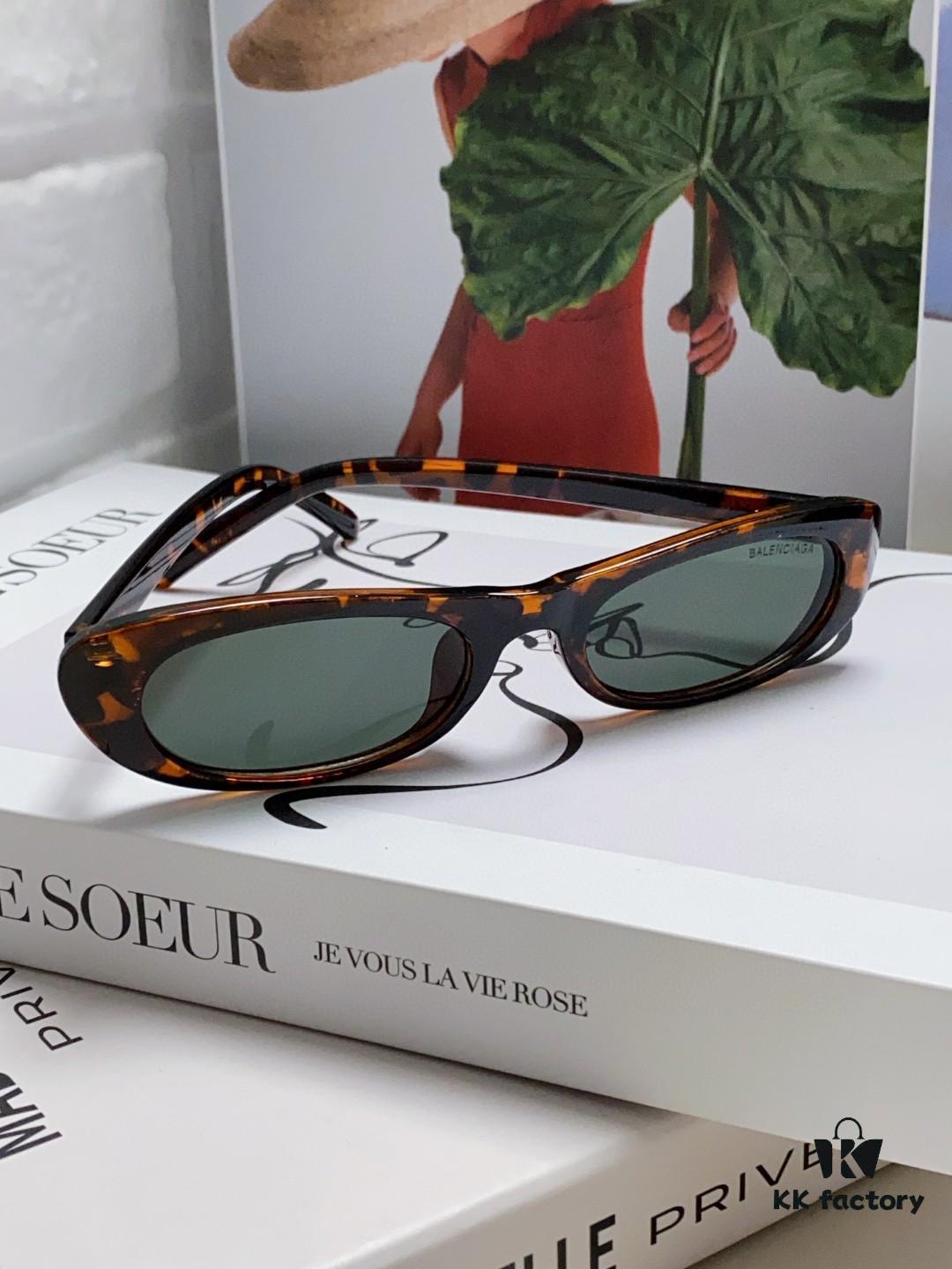 Balenciaga Retro Small Oval Sunglasses for Men and Women, Minimalist Fashion Narrow Frame Sunglasses, Stylish and Face-Framing UV Protection Eyewear