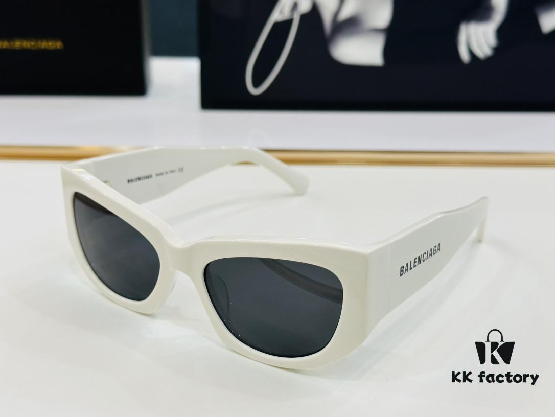 BALENCIAGA Balenciaga BB0327S Size: 54□19-135 Unique and Stylish Design Instantly Loveable, Extremely Versatile, Perfect for Fashionable Everyday Wear, Premium Quality Sunglasses