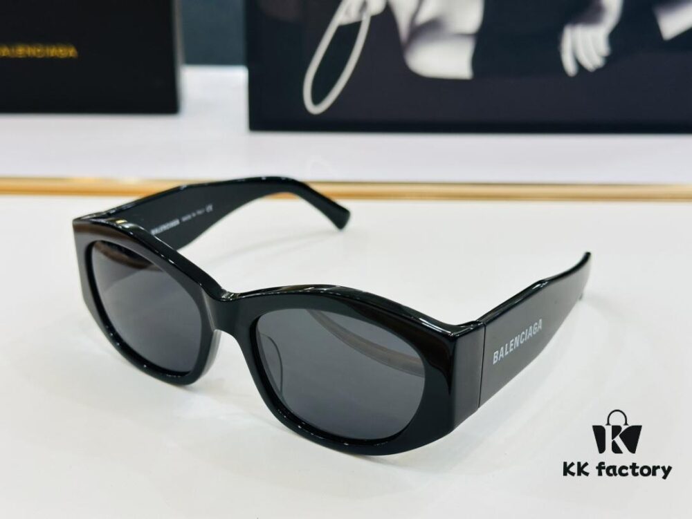 BALENCIAGA Balenciaga BB0329S Size: 56□18-135 Unique and Eye-Catching Design, Extremely Versatile Style, FD Universal Fashion, Premium Quality Sunglasses