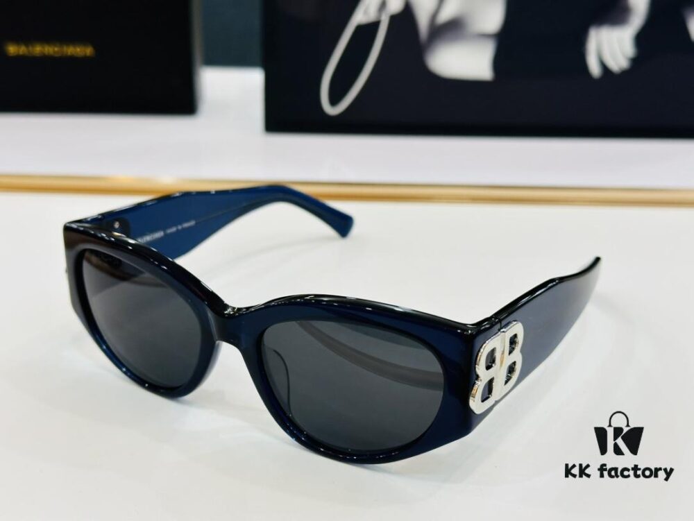 BALENCIAGA Balenciaga BB0324SK Size 55□19-135 Unique and Stylish Design Instantly Appealing Perfect for Versatile Fashion Looks High-Quality Sunglasses