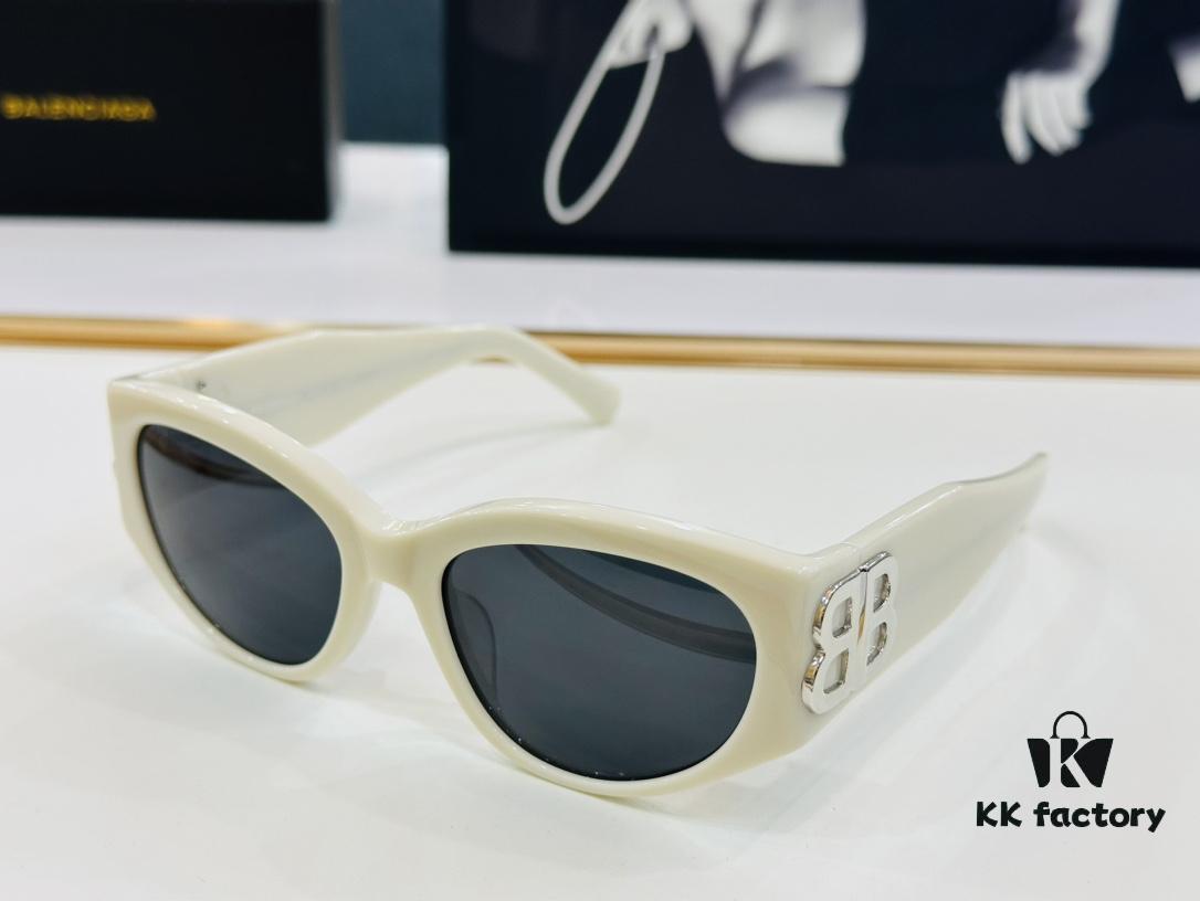 BALENCIAGA Balenciaga BB0324SK Size 55□19-135 Unique and Stylish Design Instantly Appealing Perfect for Versatile Fashion Looks High-Quality Sunglasses