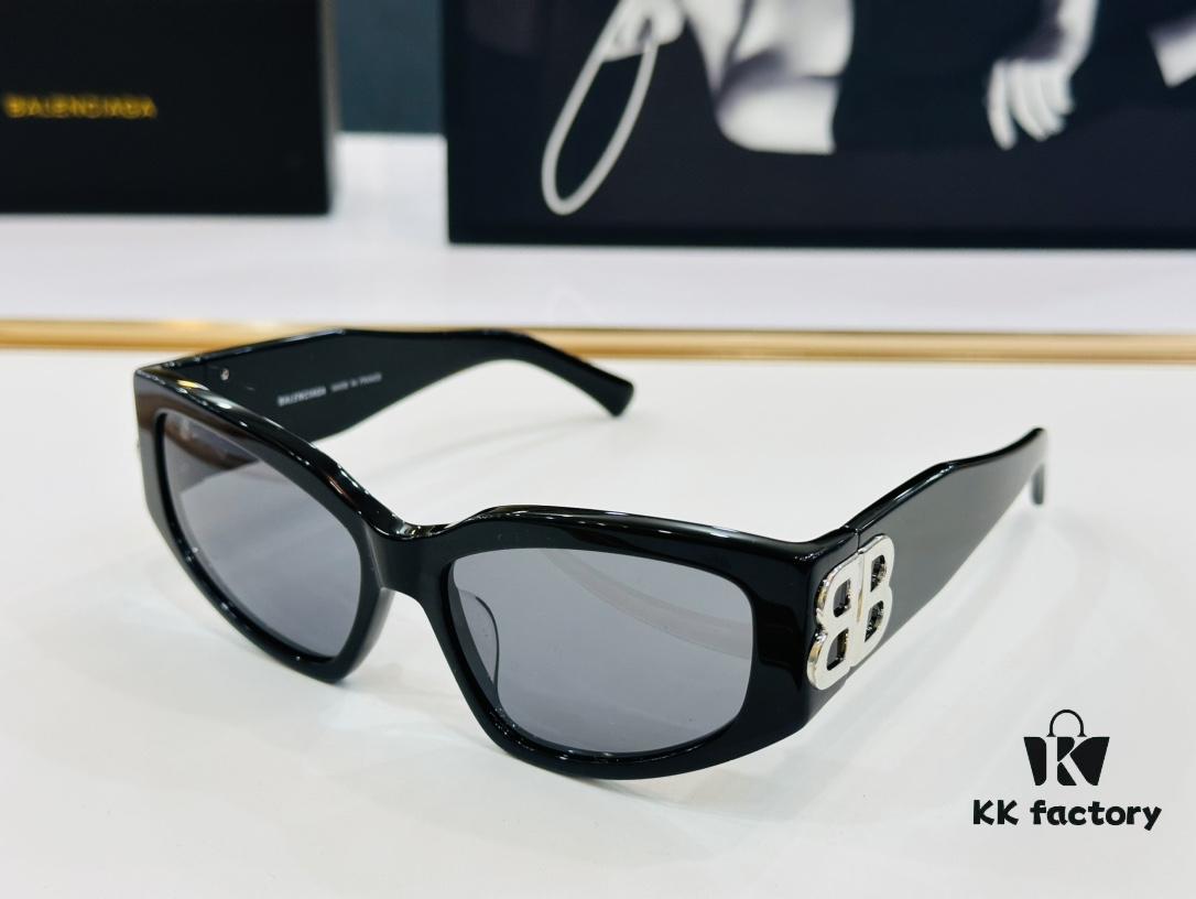 BALENCIAGA BB0321S Size: 57□17-135 Unique and Stylish Design Instantly Eye-Catching, Highly Versatile Unisex Sunglasses