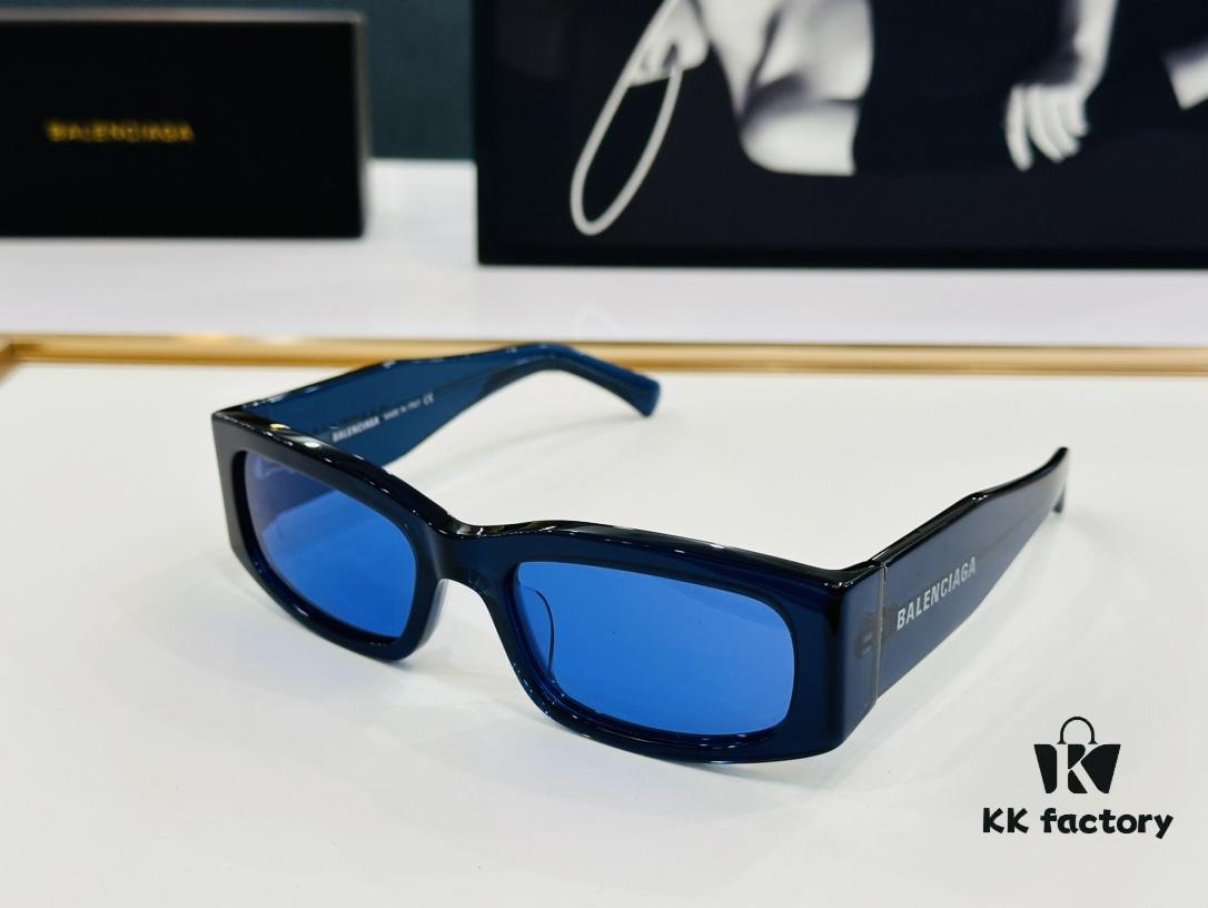 BALENCIAGA BB0328S Size: 56 □ 20-135 A uniquely designed frame that wins hearts at first sight, exceptionally versatile and stylish, premium quality sunglasses