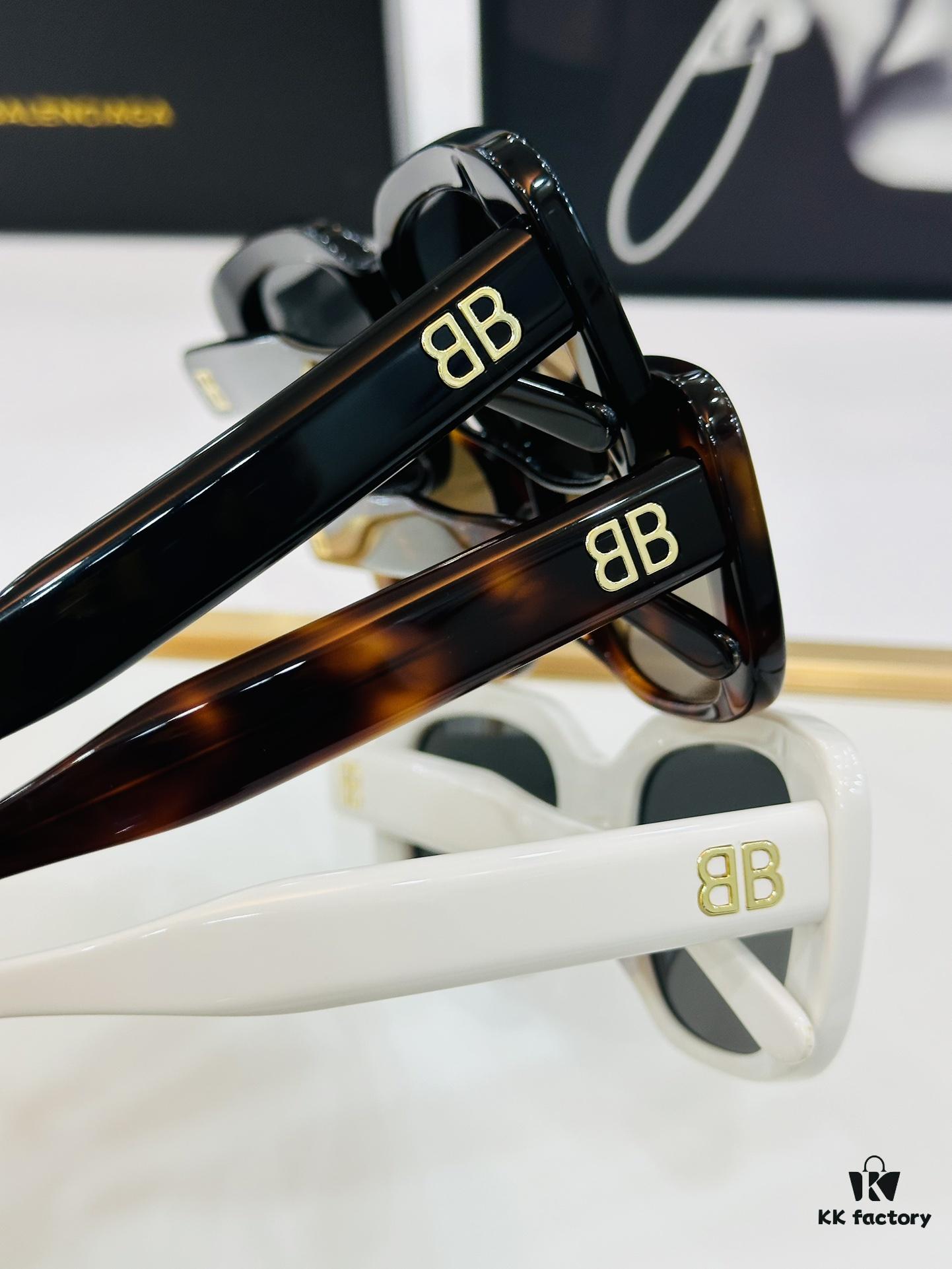 BALENCIAGA Balenciaga Latest Unique Design That Wins You Over at First Sight BB0295SK Size: 54□20-145