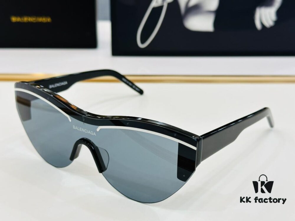 BALENCIAGA BB004S Sunglasses, Size 99□01-145, Unique and Stylish Design, Highly Versatile and Premium Quality