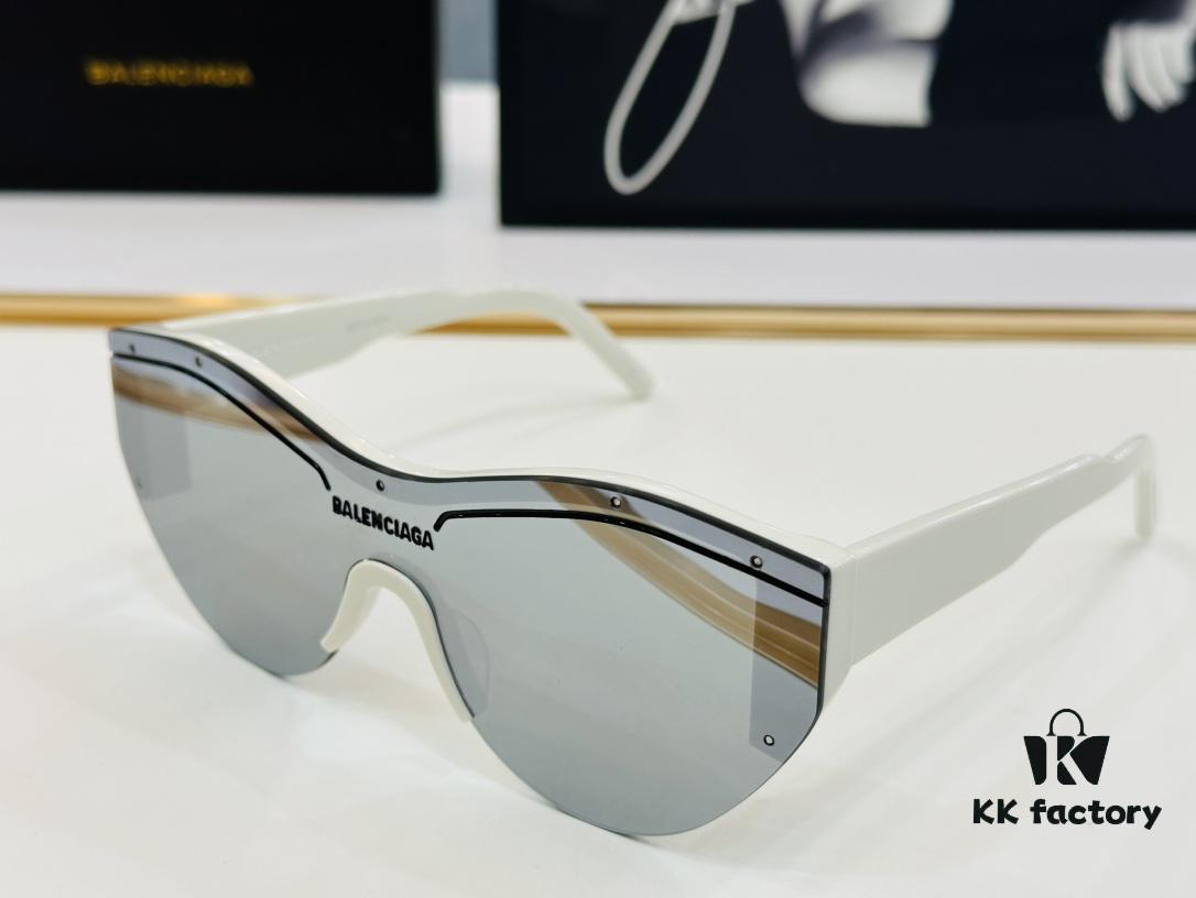 BALENCIAGA BB004S Sunglasses, Size 99□01-145, Unique and Stylish Design, Highly Versatile and Premium Quality