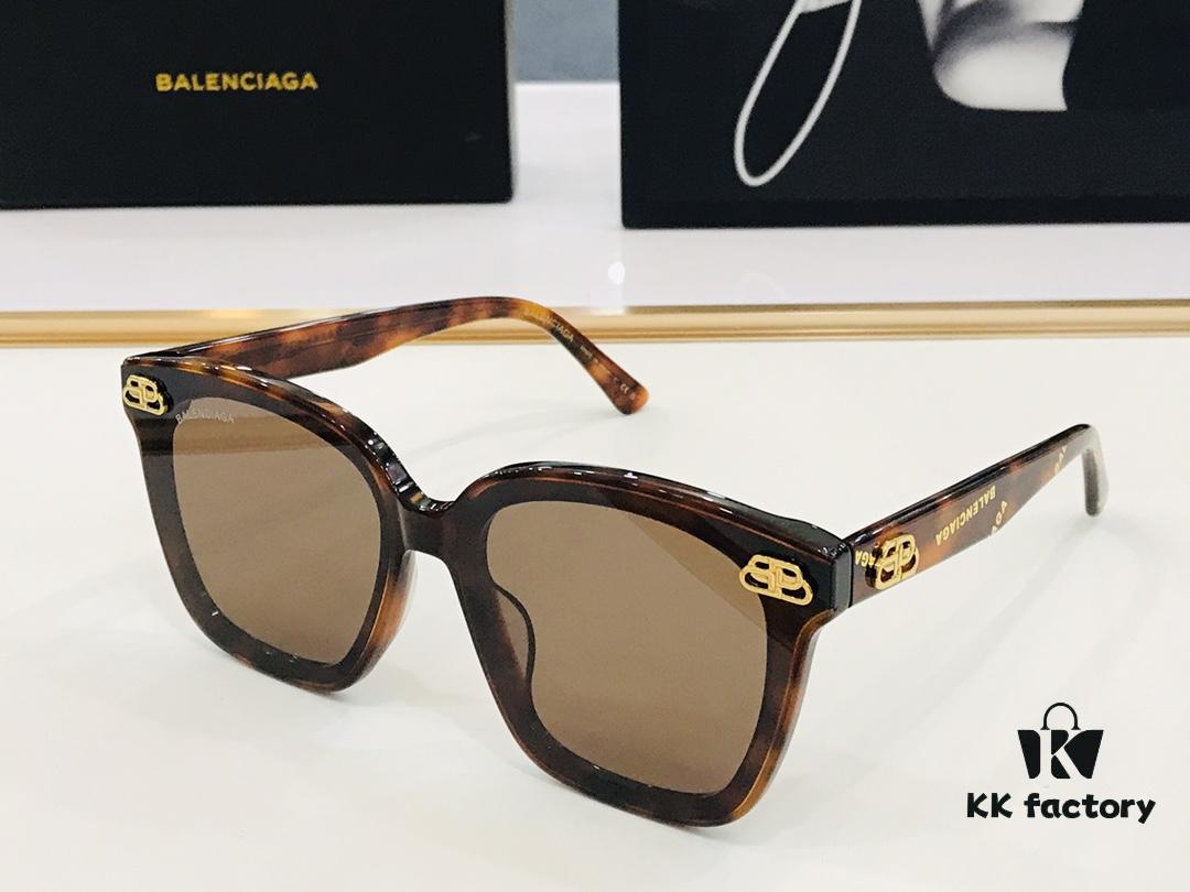 BALENCIAGA Balenciaga BB5128 Size: 67×15-145 Unique Design Instantly Appealing Extremely Versatile Style Timeless Fashion Premium Quality Sunglasses