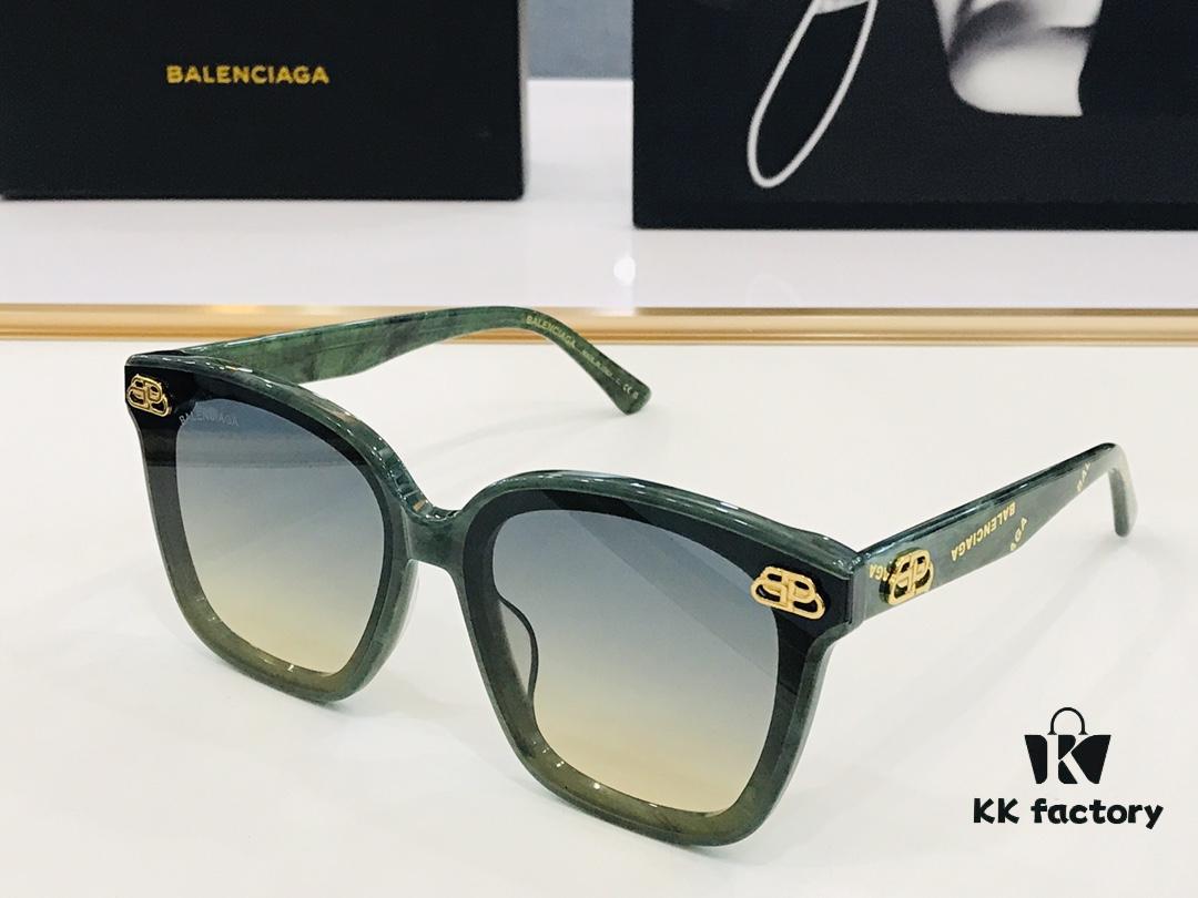 BALENCIAGA Balenciaga BB5128 Size: 67×15-145 Unique Design Instantly Appealing Extremely Versatile Style Timeless Fashion Premium Quality Sunglasses