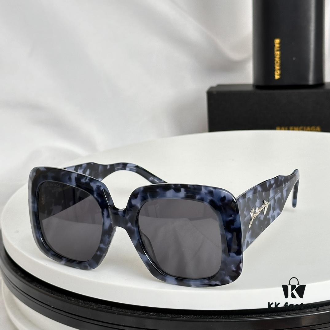 2022 Spring New Arrival – BALENCIAGA BB0119 Balenciaga Square Sunglasses with Full-Logo Temple Design