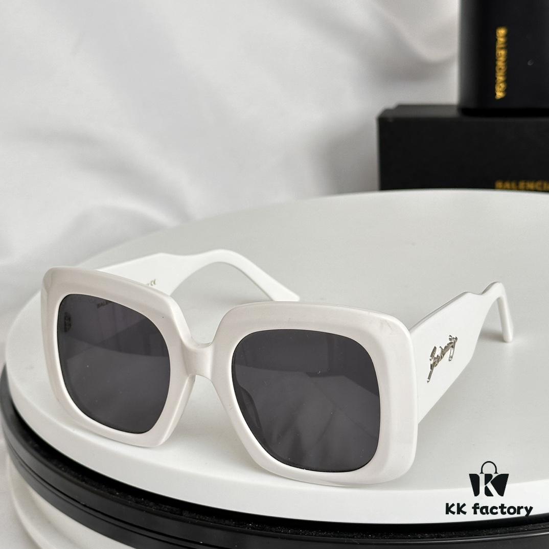 2022 Spring New Arrival – BALENCIAGA BB0119 Balenciaga Square Sunglasses with Full-Logo Temple Design
