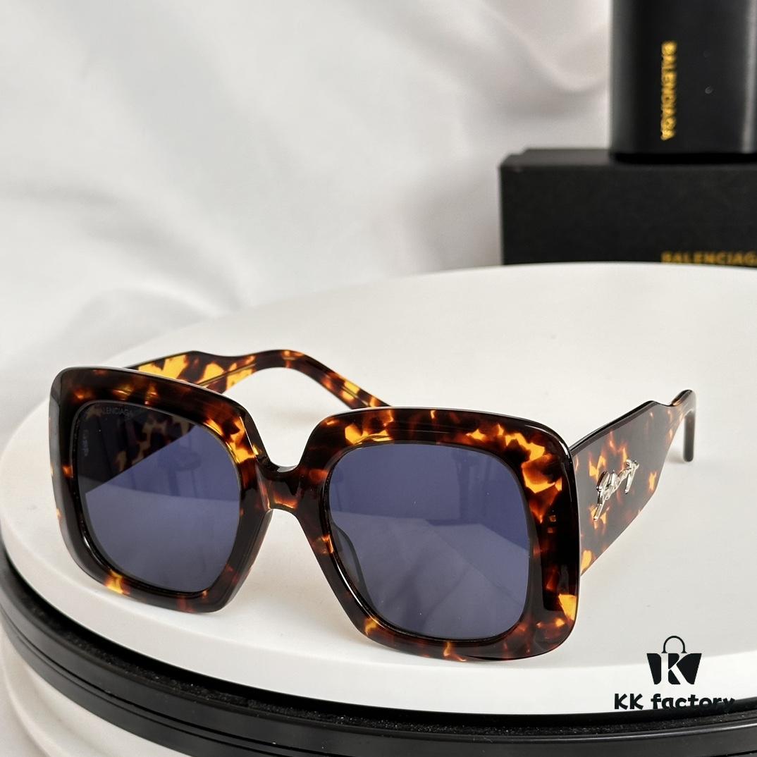 2022 Spring New Arrival – BALENCIAGA BB0119 Balenciaga Square Sunglasses with Full-Logo Temple Design