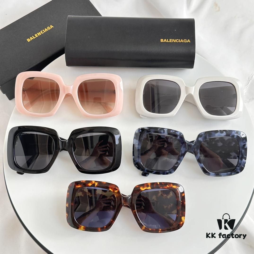 2022 Spring New Arrival – BALENCIAGA BB0119 Balenciaga Square Sunglasses with Full-Logo Temple Design