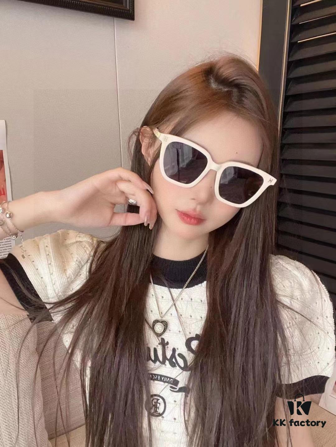 Hermes 2025 New Arrival Retro Square Unisex Sunglasses for Women, Slimming Design for Round Faces, Fashionable Influencer-Style Sunglasses with Metal Cut-Out Temples, UV-Protective Eyewear