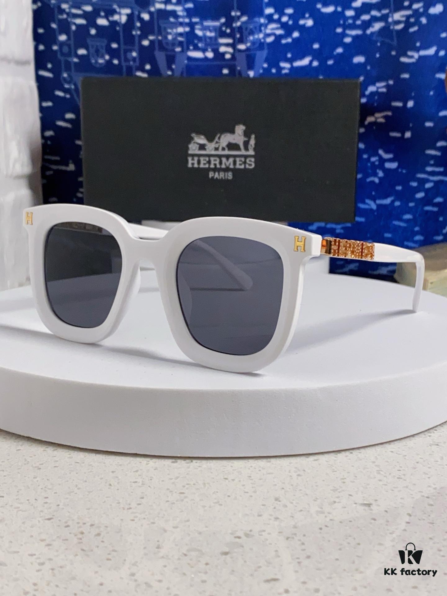 Hermes 2025 New Arrival Retro Square Unisex Sunglasses for Women, Slimming Design for Round Faces, Fashionable Influencer-Style Sunglasses with Metal Cut-Out Temples, UV-Protective Eyewear