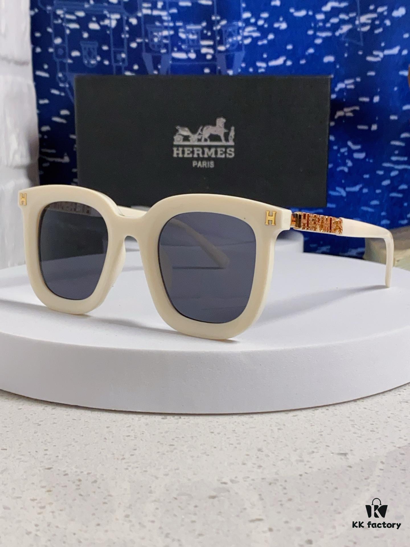 Hermes 2025 New Arrival Retro Square Unisex Sunglasses for Women, Slimming Frame for Round Faces, Fashionable Metal Hollow-out Temples, UV Protection Sun Glasses