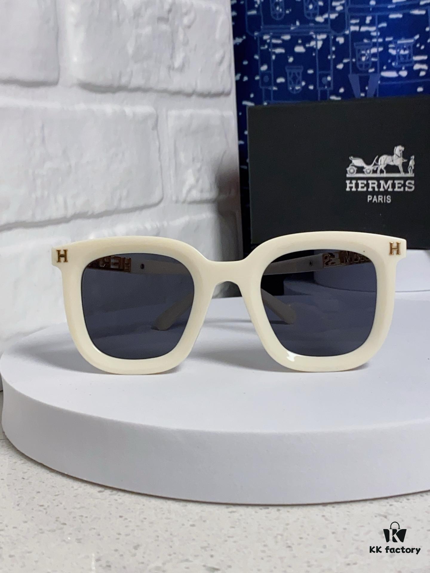 Hermes 2025 New Arrival Retro Square Unisex Sunglasses for Women, Slimming Frame for Round Faces, Fashionable Metal Hollow-out Temples, UV Protection Sun Glasses