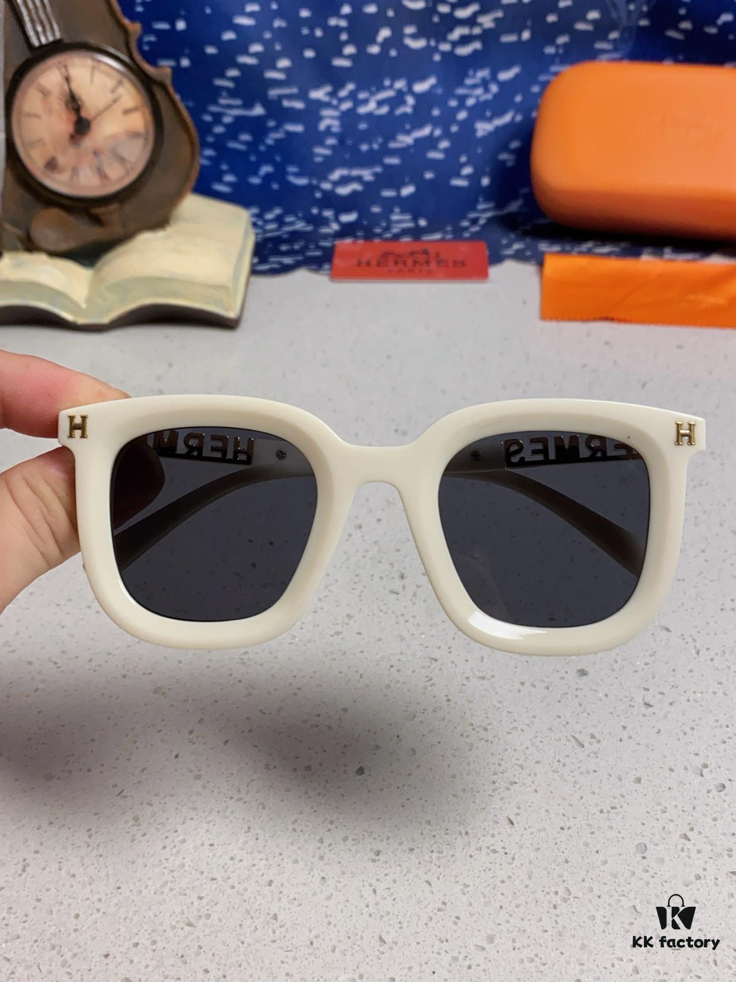 Hermes 2025 New Arrival Retro Square Unisex Sunglasses for Women, Slimming Frame for Round Faces, Fashionable Metal Hollow-out Temples, UV Protection Sun Glasses