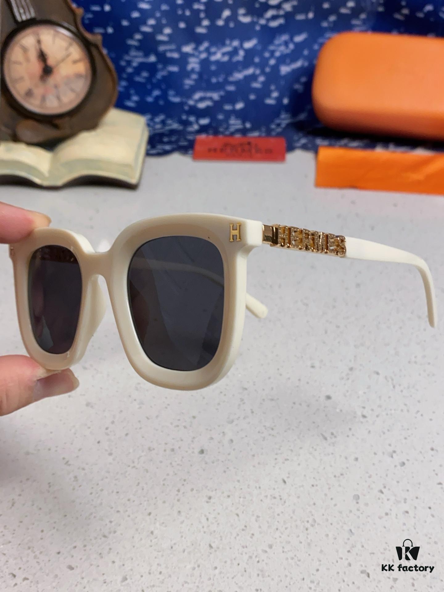 Hermes 2025 New Arrival Retro Square Unisex Sunglasses for Women, Slimming Frame for Round Faces, Fashionable Metal Hollow-out Temples, UV Protection Sun Glasses