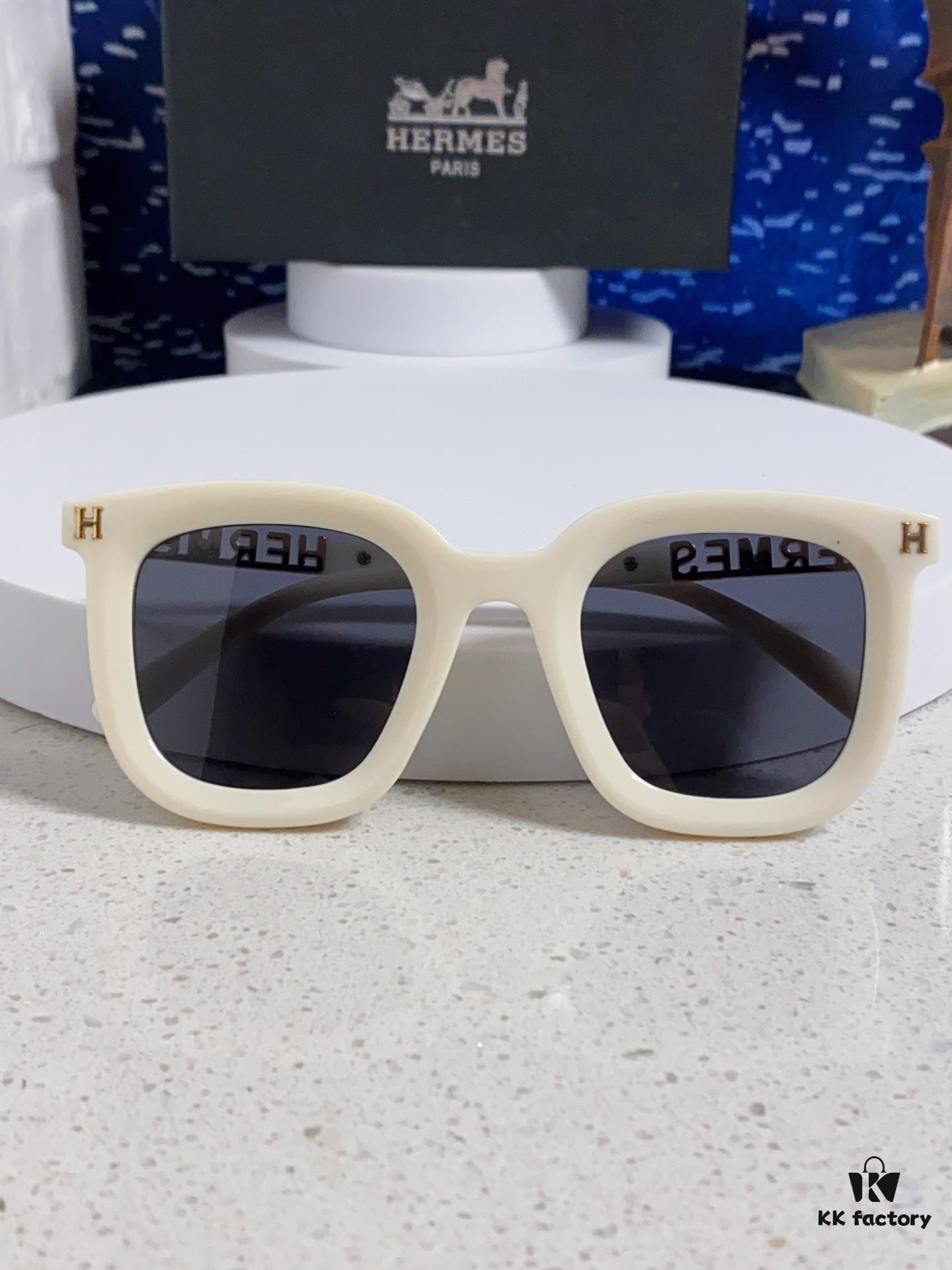 Hermes 2025 New Arrival Retro Square Unisex Sunglasses for Women, Slimming Frame for Round Faces, Fashionable Metal Hollow-out Temples, UV Protection Sun Glasses