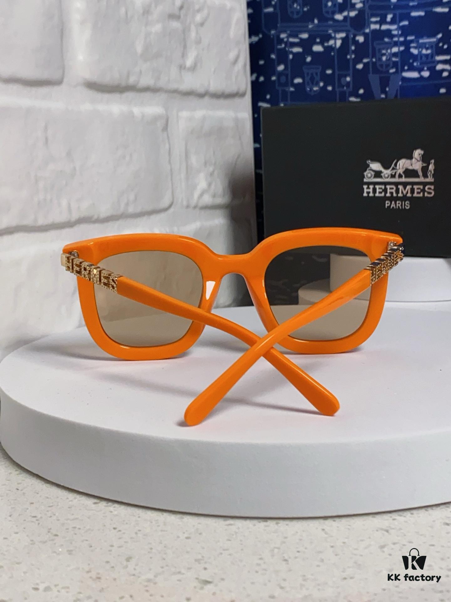 Hermes 2025 New Arrival Retro Square Unisex Sunglasses for Women, Slimming Frame for Round Faces, Fashionable Metal-Embossed Temples, UV-Protective Shades