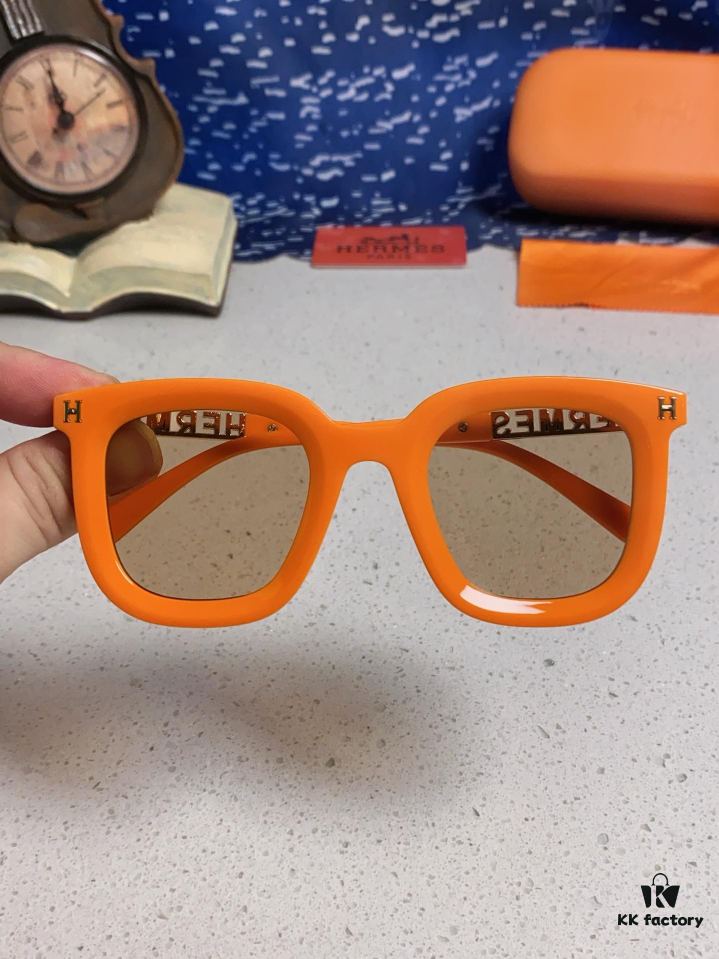 Hermes 2025 New Arrival Retro Square Unisex Sunglasses for Women, Slimming Frame for Round Faces, Fashionable Metal-Embossed Temples, UV-Protective Shades