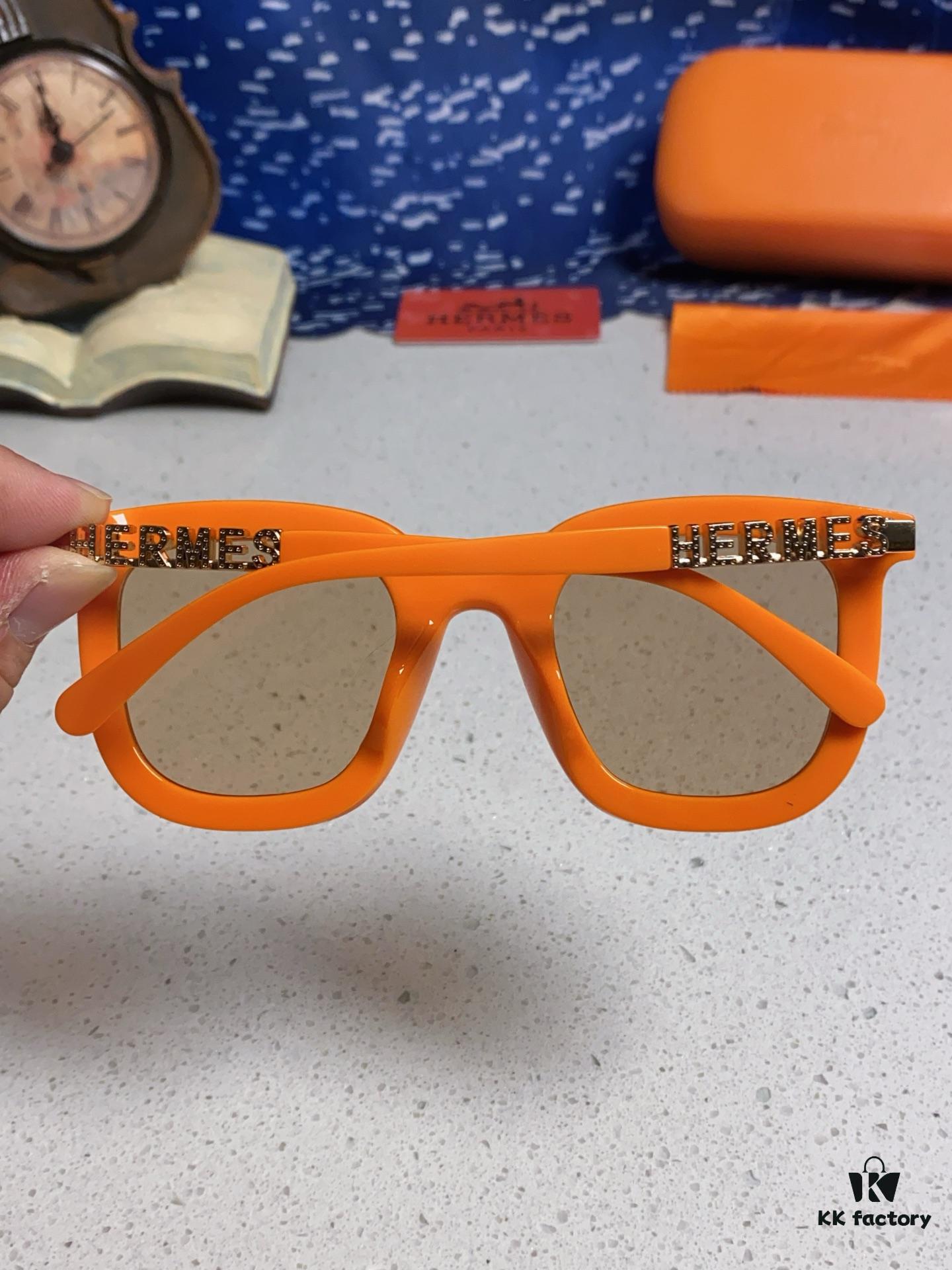 Hermes 2025 New Arrival Retro Square Unisex Sunglasses for Women, Slimming Frame for Round Faces, Fashionable Metal-Embossed Temples, UV-Protective Shades