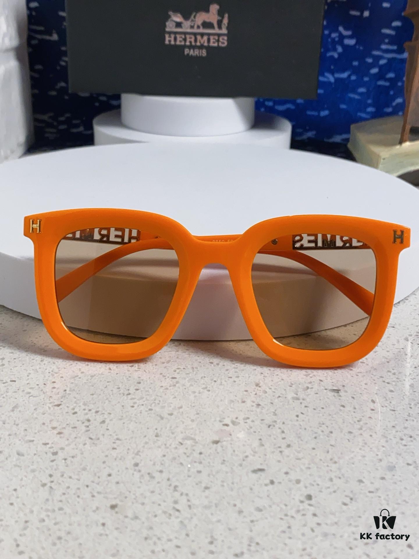 Hermes 2025 New Arrival Retro Square Unisex Sunglasses for Women, Slimming Frame for Round Faces, Fashionable Metal-Embossed Temples, UV-Protective Shades