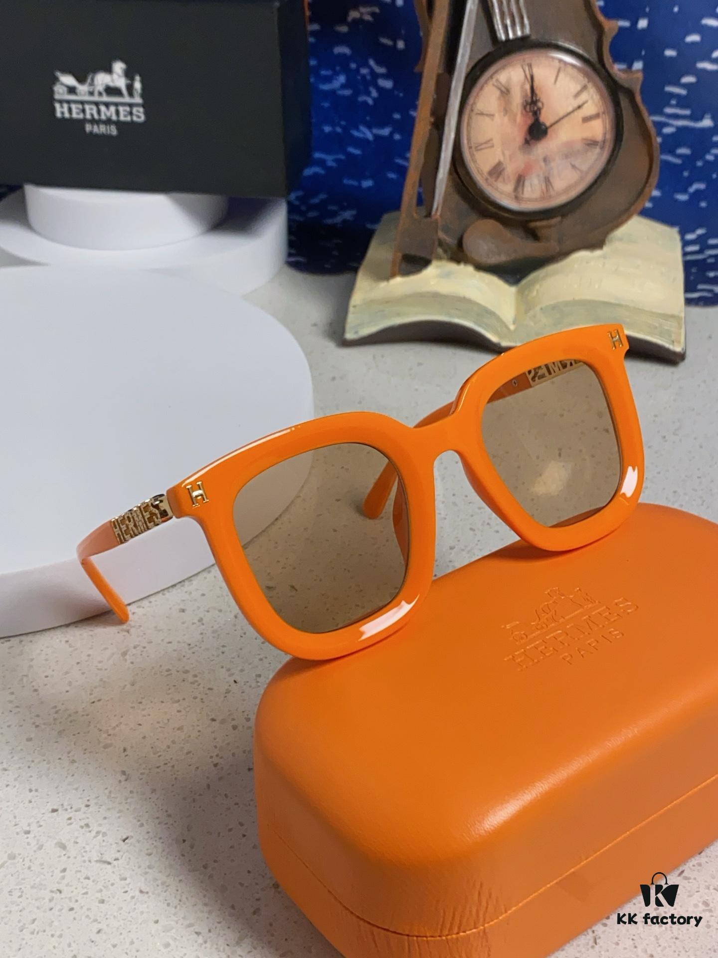 Hermes 2025 New Arrival Retro Square Unisex Sunglasses for Women, Slimming Frame for Round Faces, Fashionable Metal-Embossed Temples, UV-Protective Shades