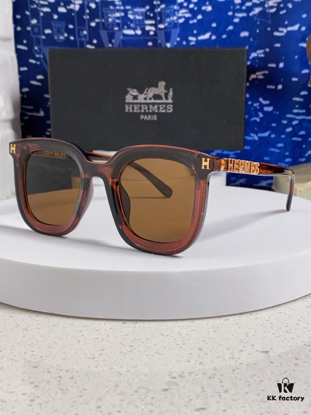 Hermes 2025 New Arrival Retro Square Unisex Sunglasses for Women, Slimming Design for Round Faces, Fashionable Metal-Frame with Cut-Out Temples, UV-Protective Sunglasses