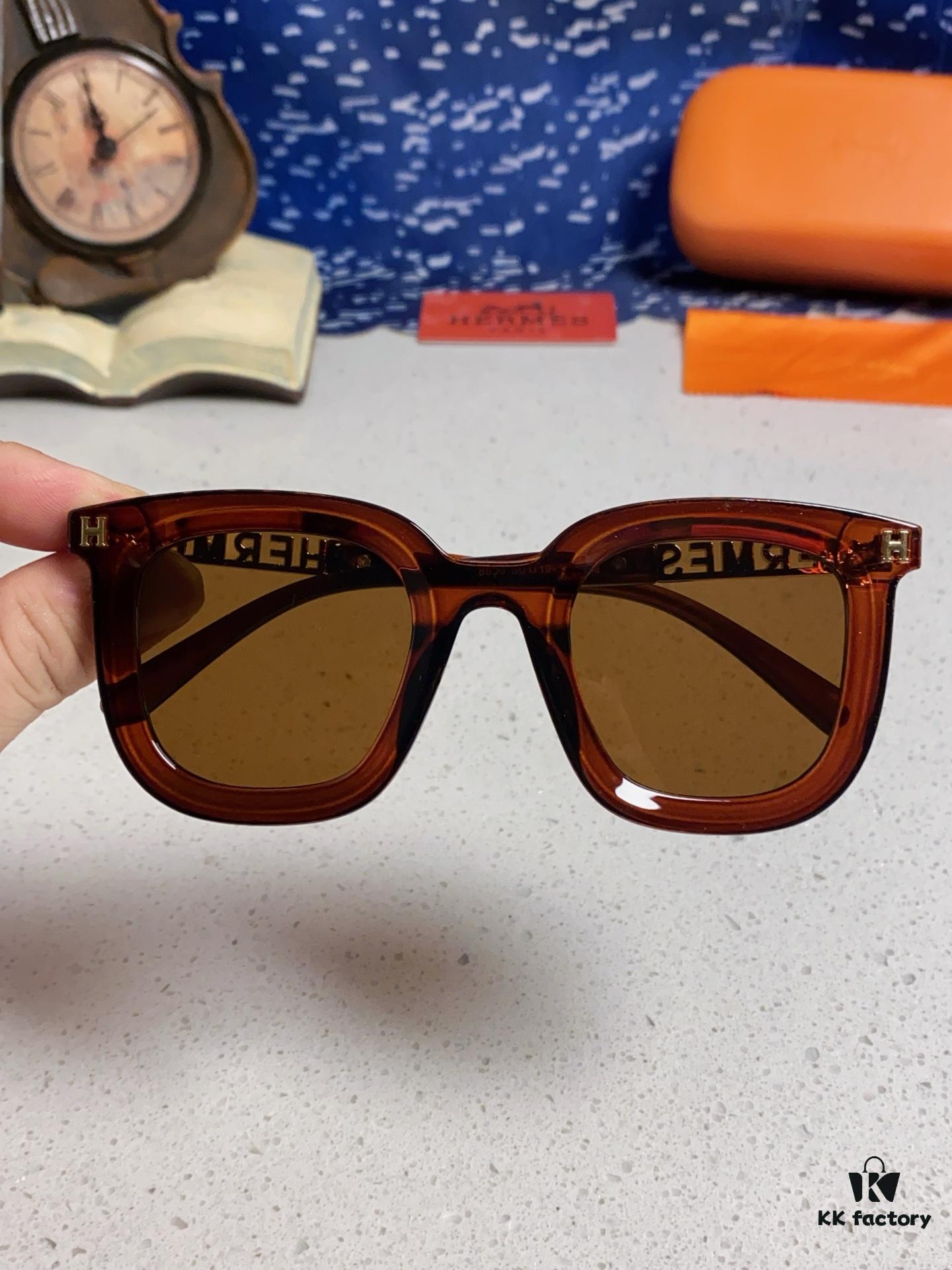 Hermes 2025 New Arrival Retro Square Unisex Sunglasses for Women, Slimming Design for Round Faces, Fashionable Metal-Frame with Cut-Out Temples, UV-Protective Sunglasses