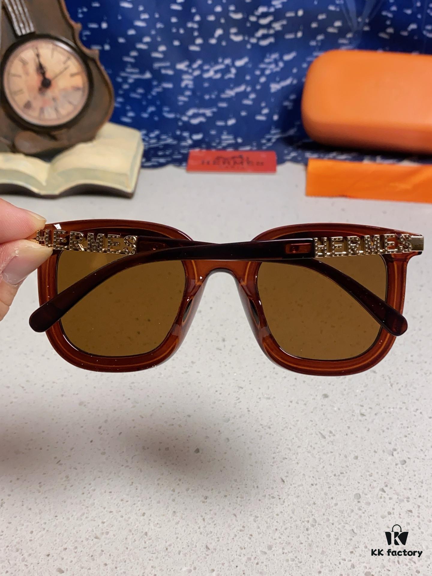 Hermes 2025 New Arrival Retro Square Unisex Sunglasses for Women, Slimming Design for Round Faces, Fashionable Metal-Frame with Cut-Out Temples, UV-Protective Sunglasses