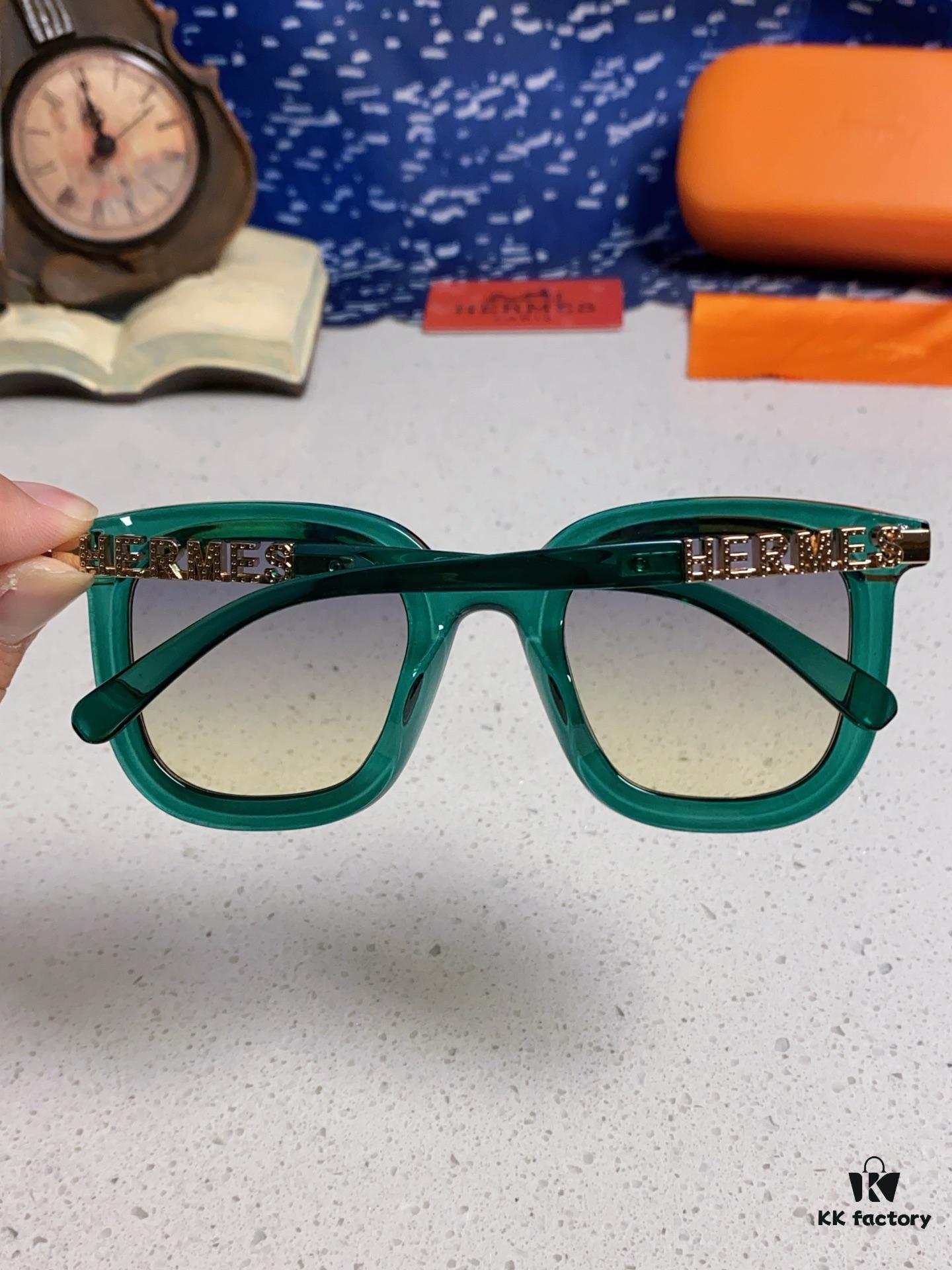 Hermes 2025 New Arrival Retro Square Unisex Sunglasses for Women, Slimming Frame with Metal Cut-out Temples, Fashionable UV-Protective Sunglasses