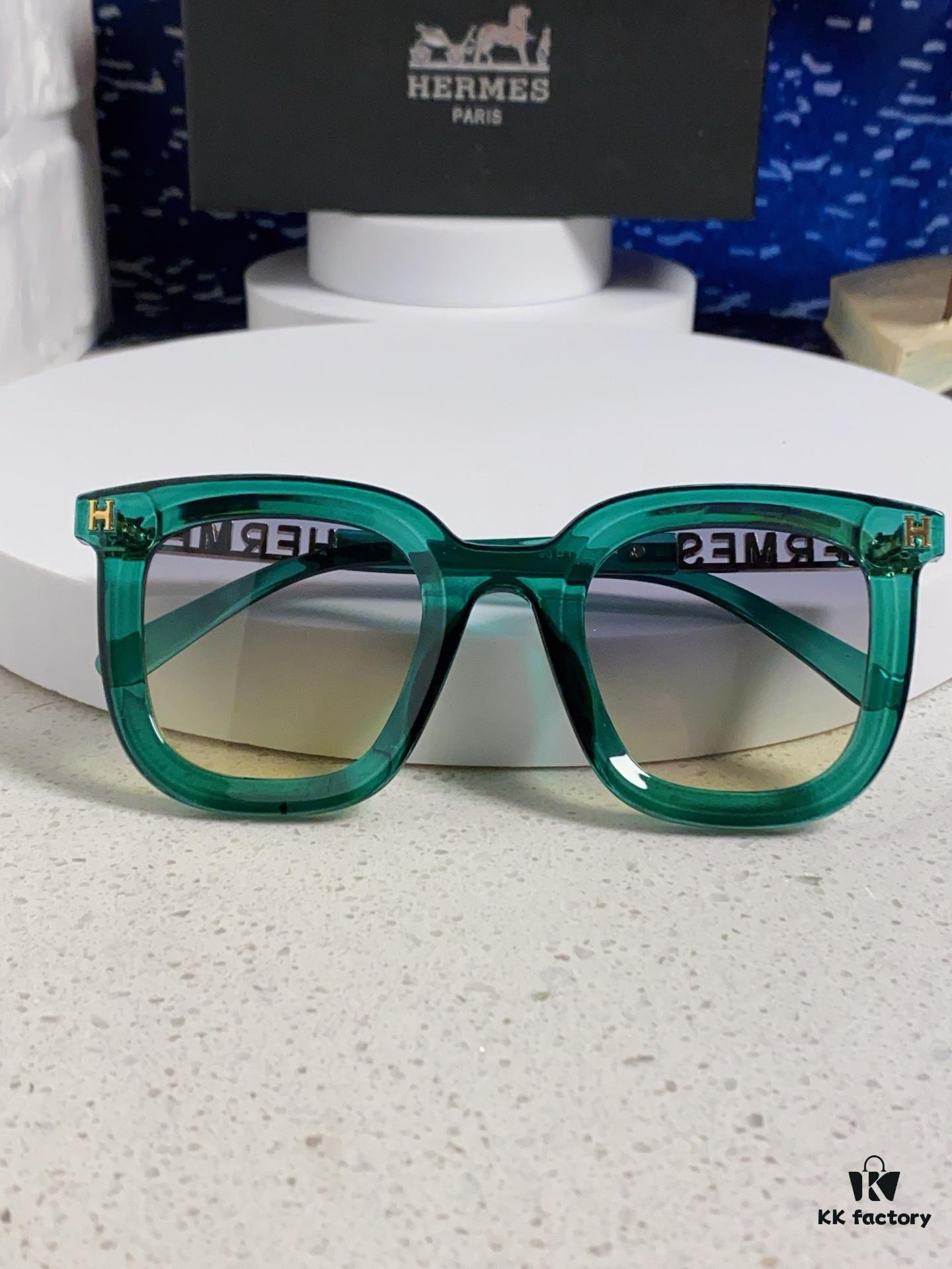 Hermes 2025 New Arrival Retro Square Unisex Sunglasses for Women, Slimming Frame with Metal Cut-out Temples, Fashionable UV-Protective Sunglasses