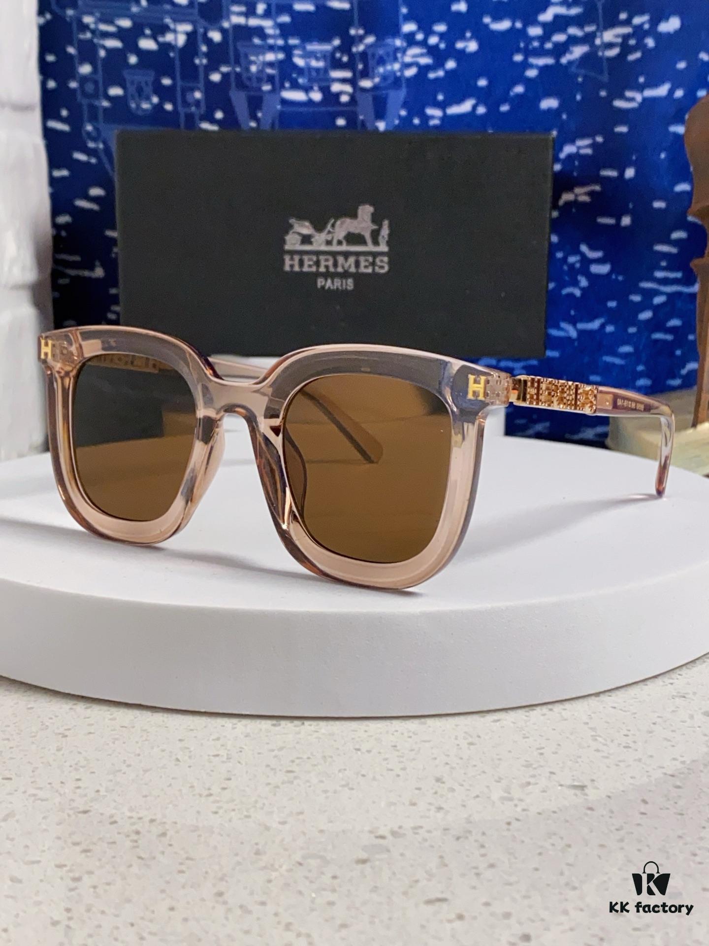 Hermes 2025 New Arrival Retro Square Unisex Sunglasses for Women, Slimming Frame for Round Faces, Fashionable Influencer-Style Sunglasses with Metal Cut-Out Temples, UV-Protective Eyewear