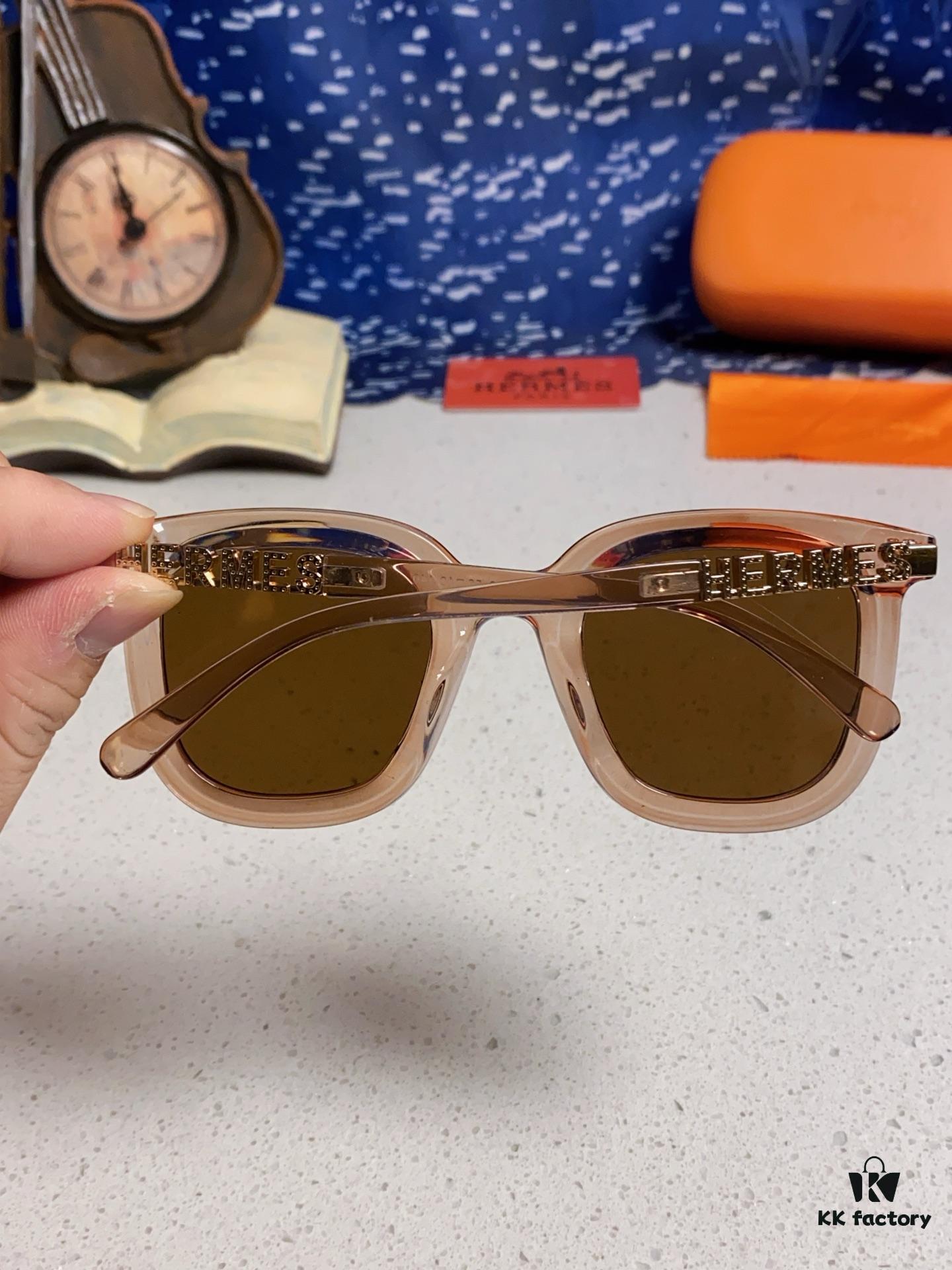 Hermes 2025 New Arrival Retro Square Unisex Sunglasses for Women, Slimming Frame for Round Faces, Fashionable Influencer-Style Sunglasses with Metal Cut-Out Temples, UV-Protective Eyewear